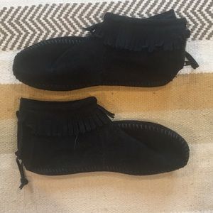 Minnetonka Black Booties size 7.5